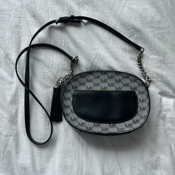 Michael Kors cross body purse - Picture 1 of 3